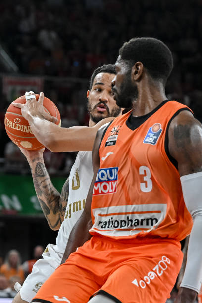 尤其在外线 尤其在外线