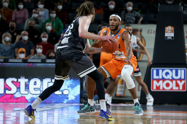 的对抗而闻 的对抗而闻